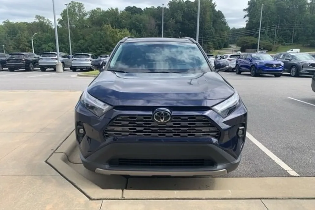 2023 Toyota RAV4 Limited photo 1