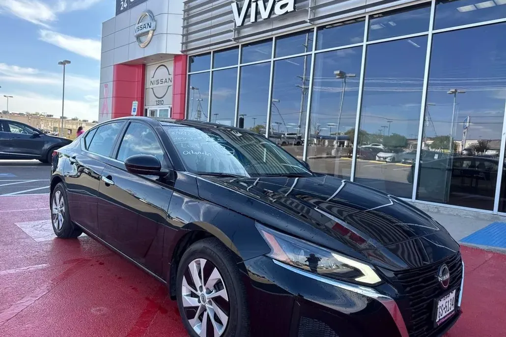 2023 Nissan Altima 2.5 S photo 1