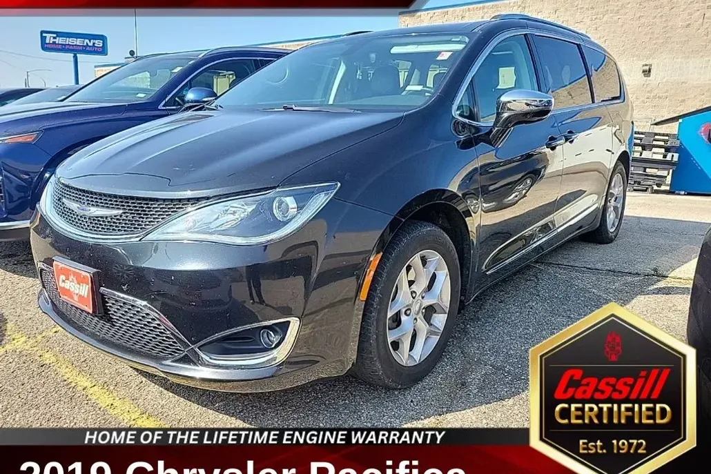 2019 Chrysler Pacifica Limited photo 1