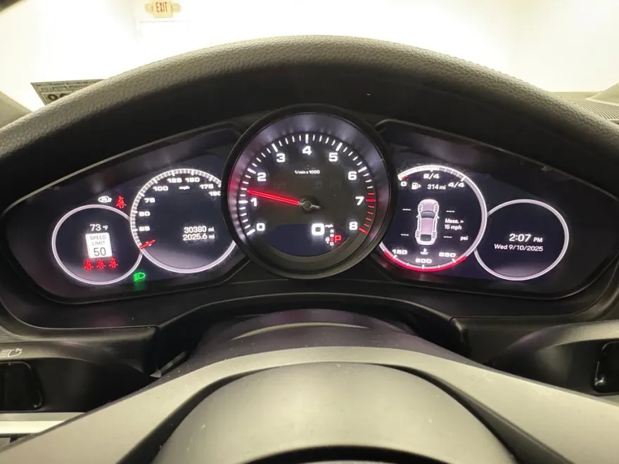 2023 Porsche Panamera 4 Platinum photo 18