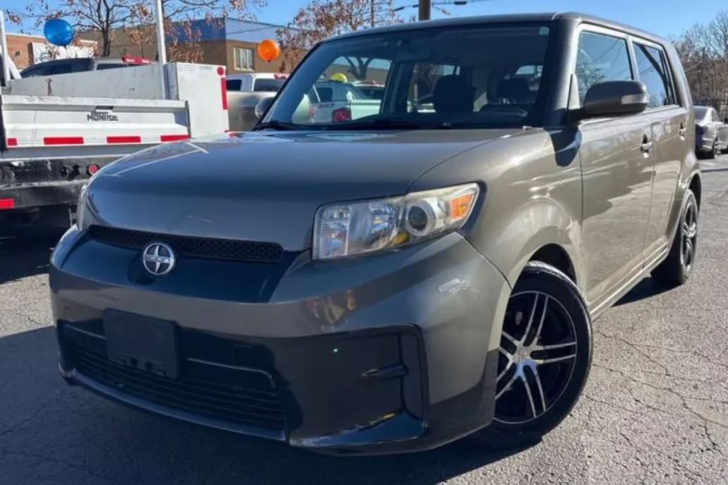 2011 Scion xB Base photo 1