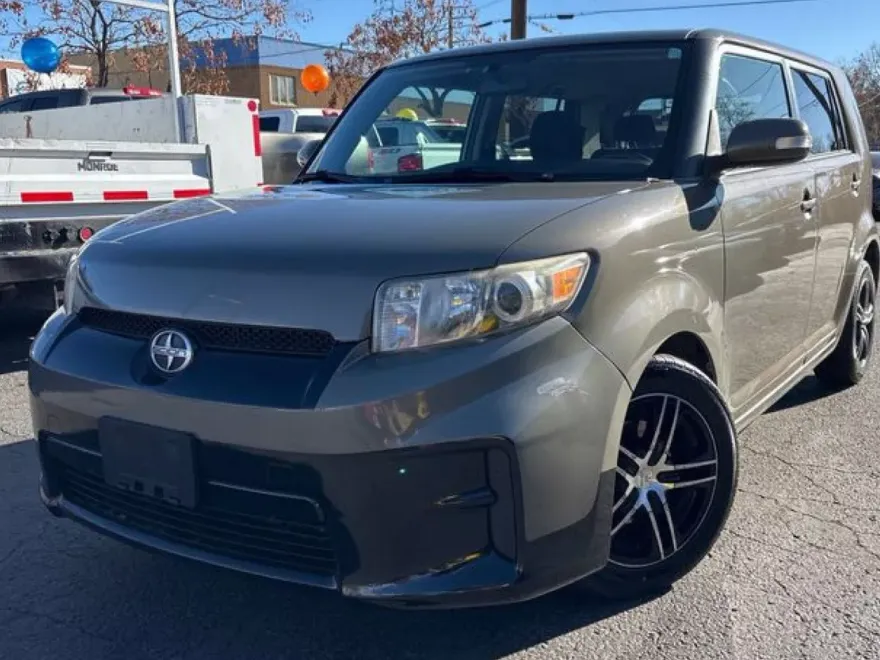 2011 Scion xB Base photo 1