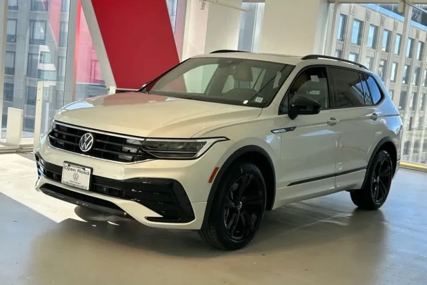 2023 Volkswagen Tiguan SE R-Line Black photo 1