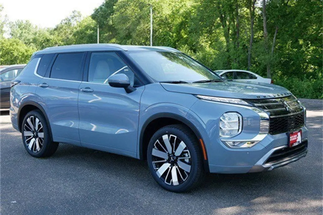 2025 Mitsubishi Outlander SEL photo 1