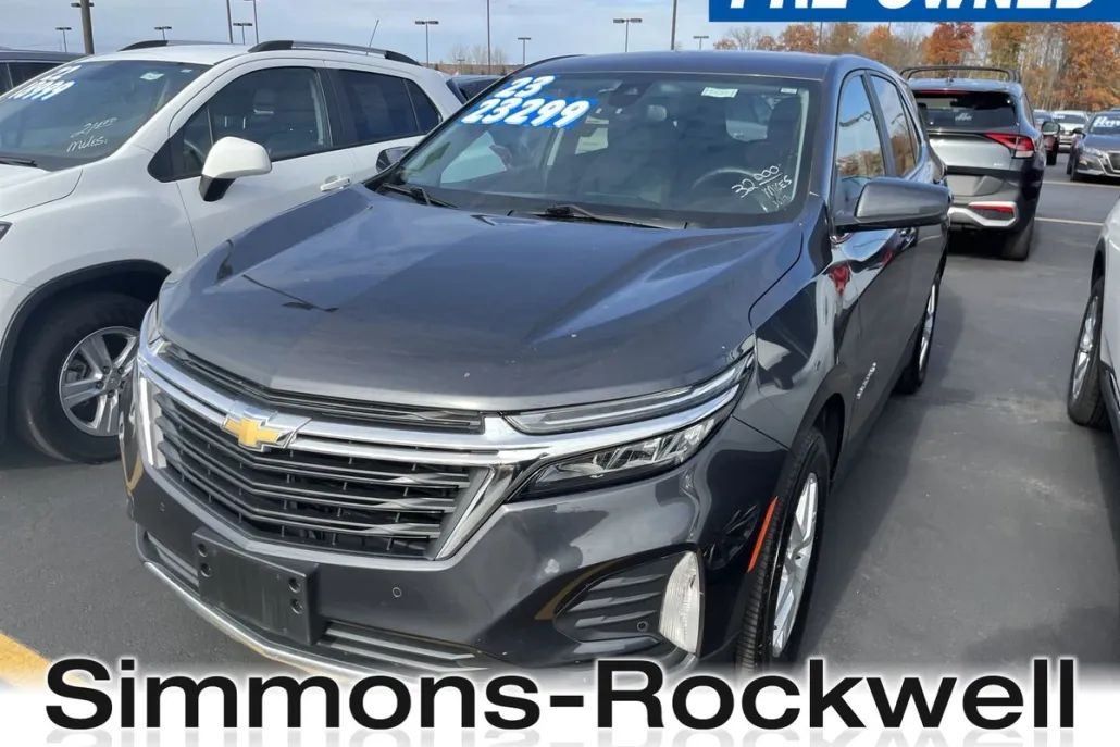 2023 Chevrolet Equinox LT photo 1