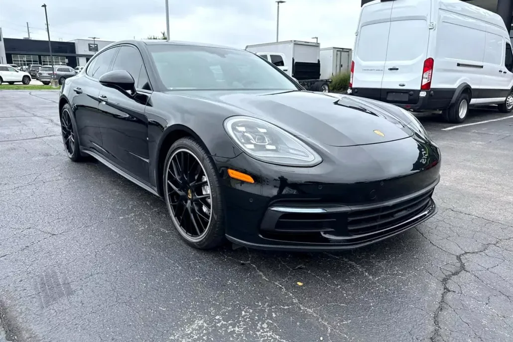 2018 Porsche Panamera 4 photo 1