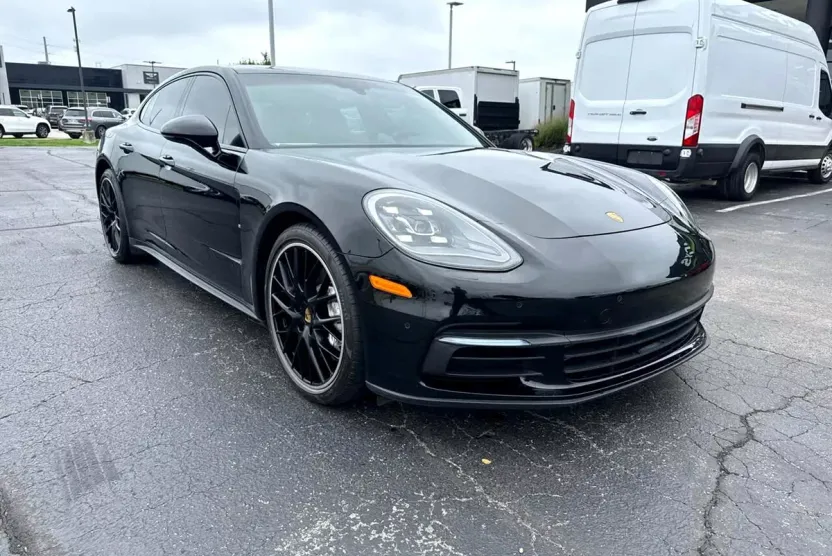 2018 Porsche Panamera 4 photo 1
