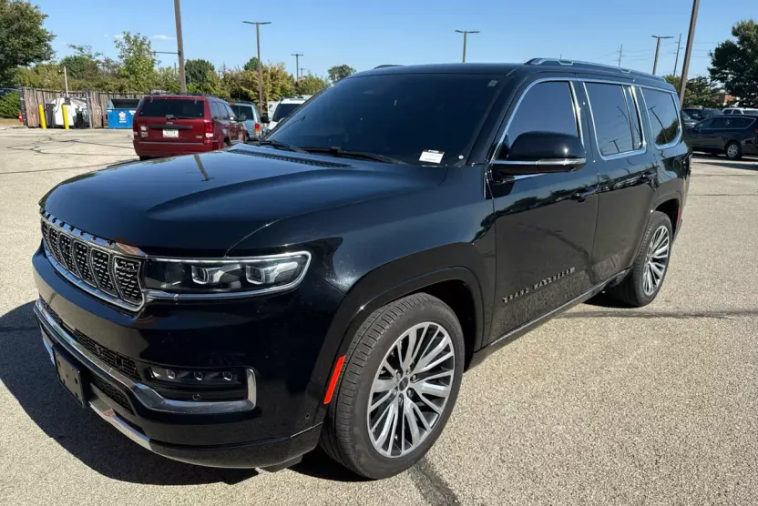 2023 Jeep Grand Wagoneer III photo 1