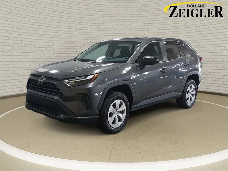 2024 Toyota RAV4 LE photo 1