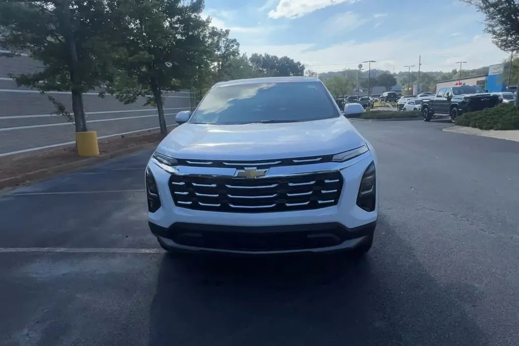 2026 Chevrolet Equinox LT photo 1
