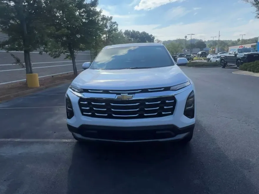 2026 Chevrolet Equinox LT photo 1