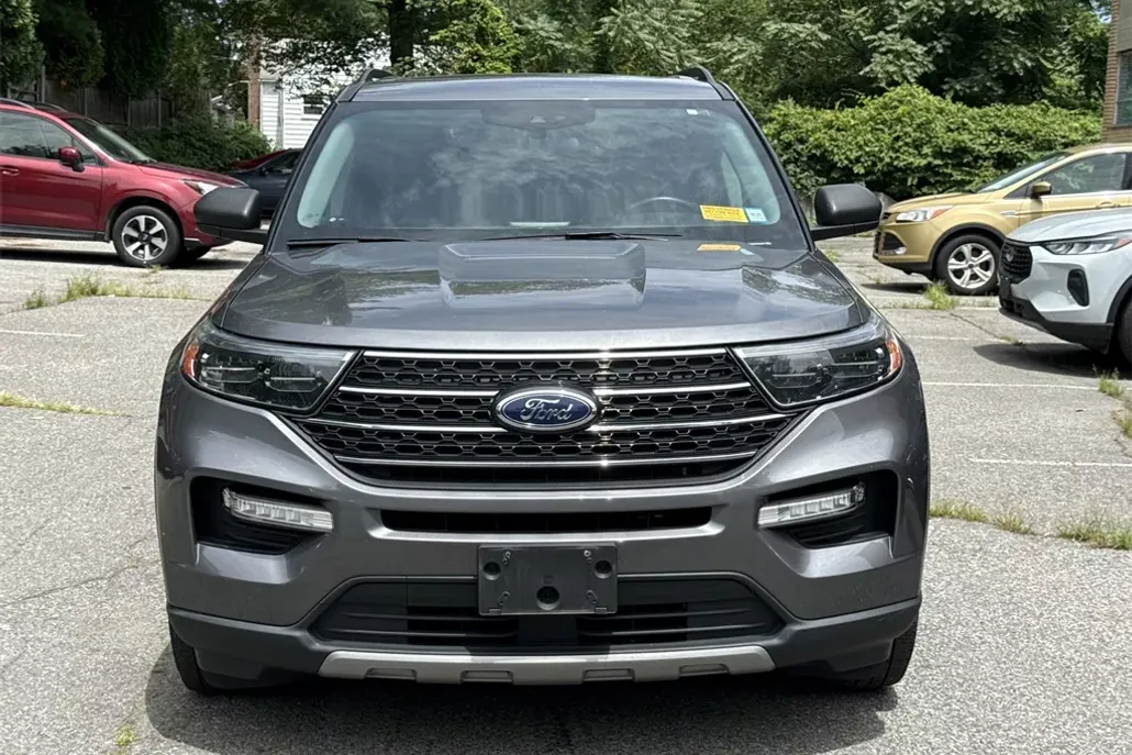 2022 Ford Explorer XLT photo 1