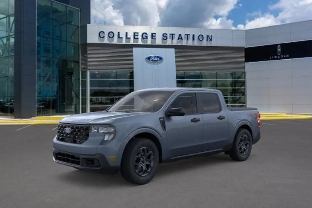 2025 Ford Maverick XLT photo 1