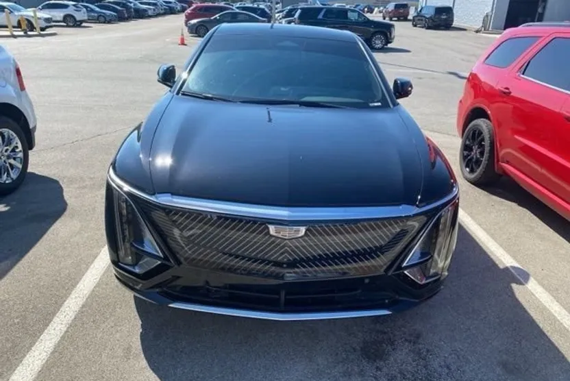 2023 Cadillac Lyriq Luxury photo 1