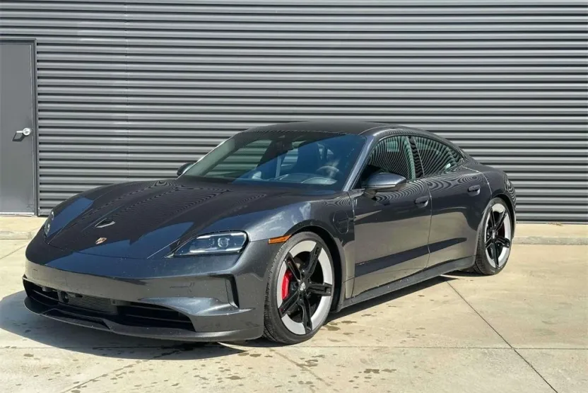 2025 Porsche Taycan 4S photo 1
