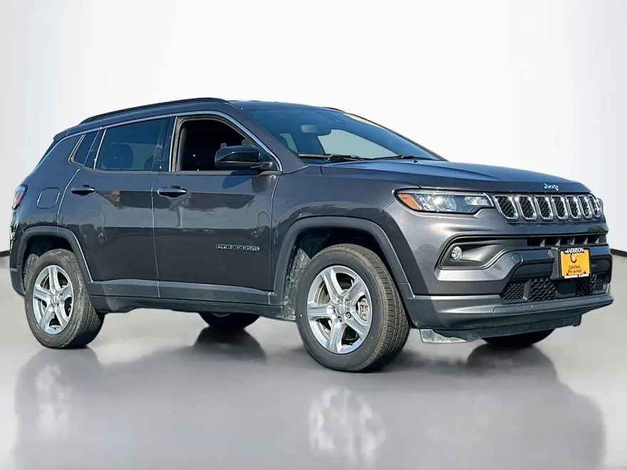 2024 Jeep Compass Latitude photo 1