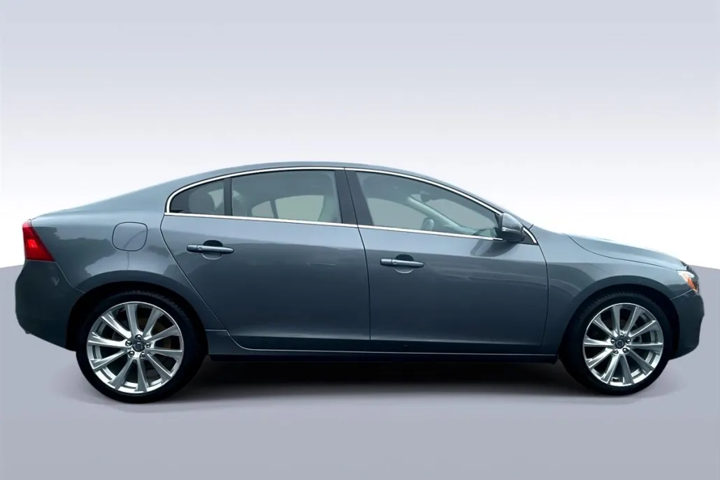 2017 Volvo S60 T5 Inscription Platinum photo 1