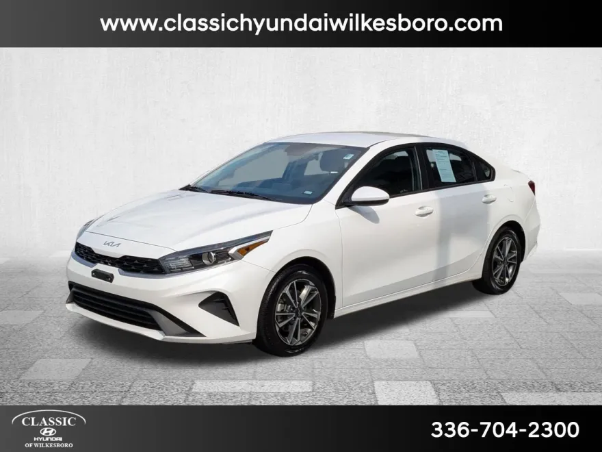 2023 Kia Forte LXS photo 1