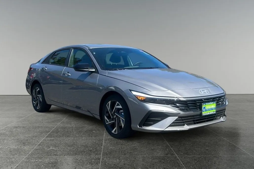 2025 Hyundai Elantra SEL Sport photo 1