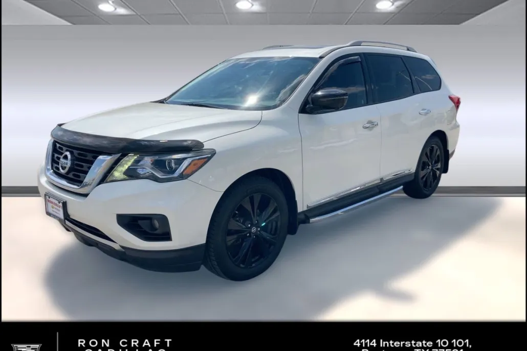 2017 Nissan Pathfinder Platinum photo 1