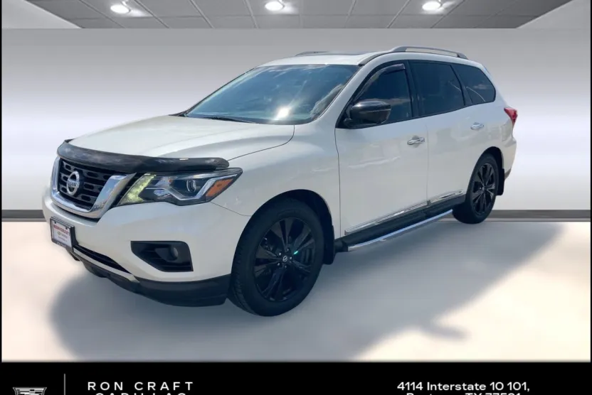 2017 Nissan Pathfinder Platinum photo 1