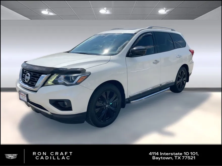 2017 Nissan Pathfinder Platinum photo 1