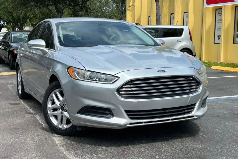 2016 Ford Fusion SE photo 1