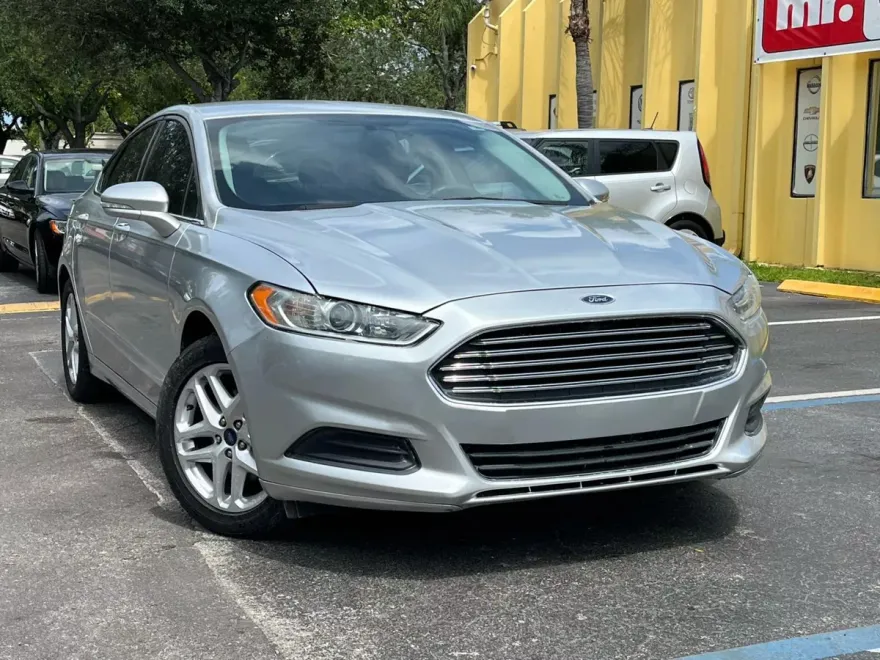 2016 Ford Fusion SE photo 1