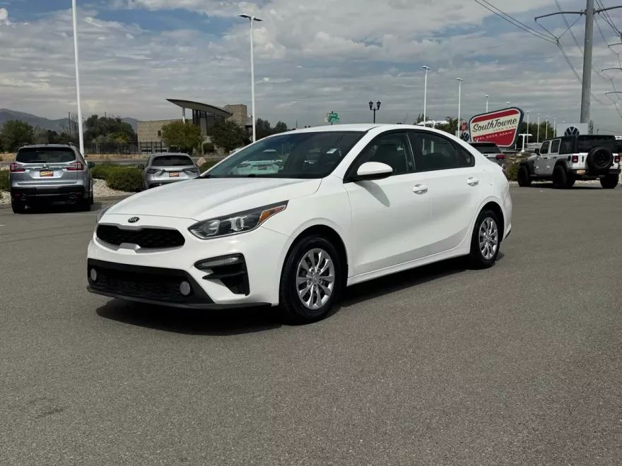 2020 Kia Forte FE photo 1