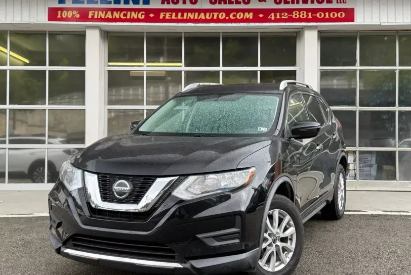 2018 Nissan Rogue SV photo 1