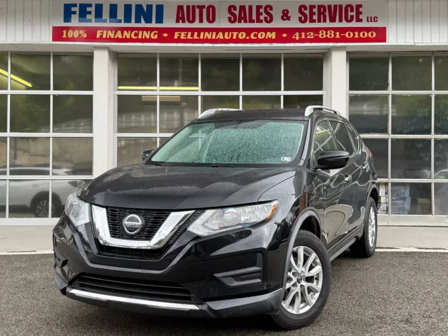 2018 Nissan Rogue SV photo 1