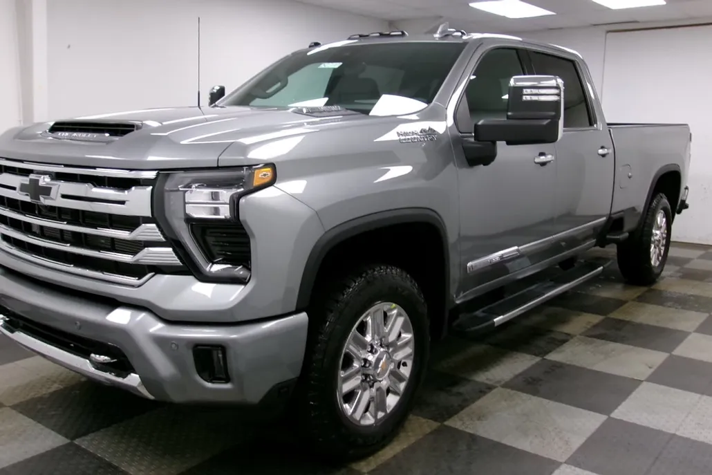 2025 Chevrolet Silverado 2500HD High Country photo 1