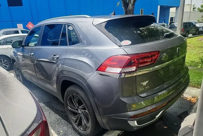 2021 Volkswagen Atlas Cross Sport V6 SE Technology photo 1