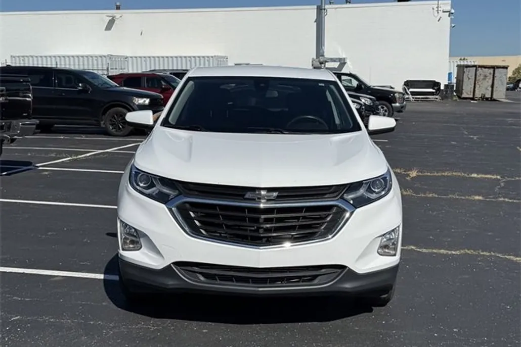 2020 Chevrolet Equinox LT photo 1