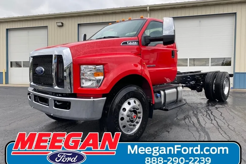 2025 Ford F-750 Regular Cab photo 1