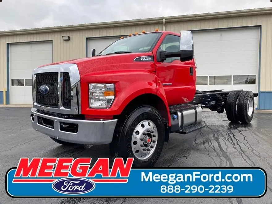 2025 Ford F-750 Regular Cab photo 1