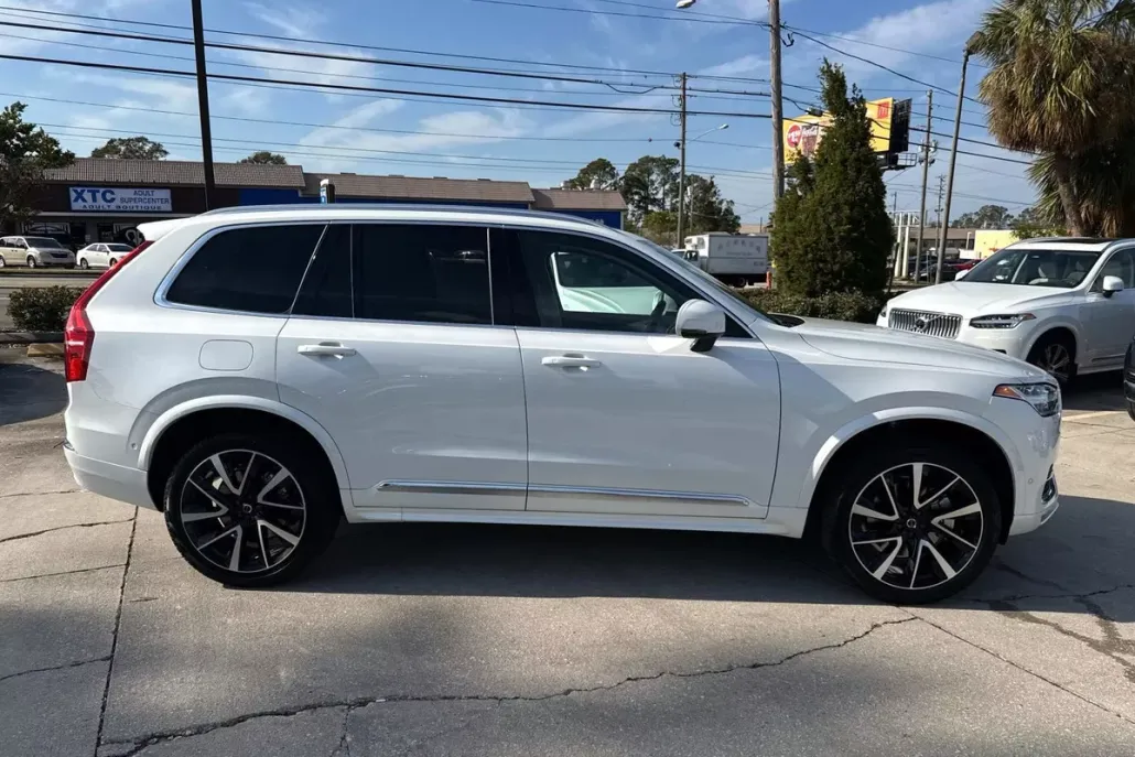 2025 Volvo XC90 Plus photo 1