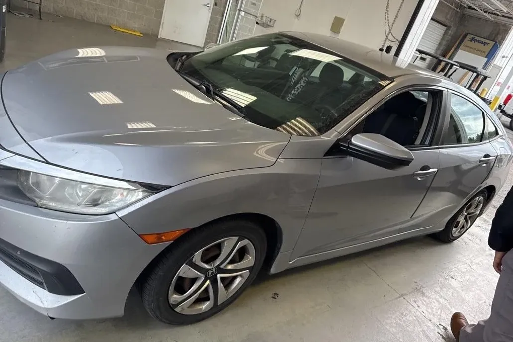 2018 Honda Civic LX photo 1