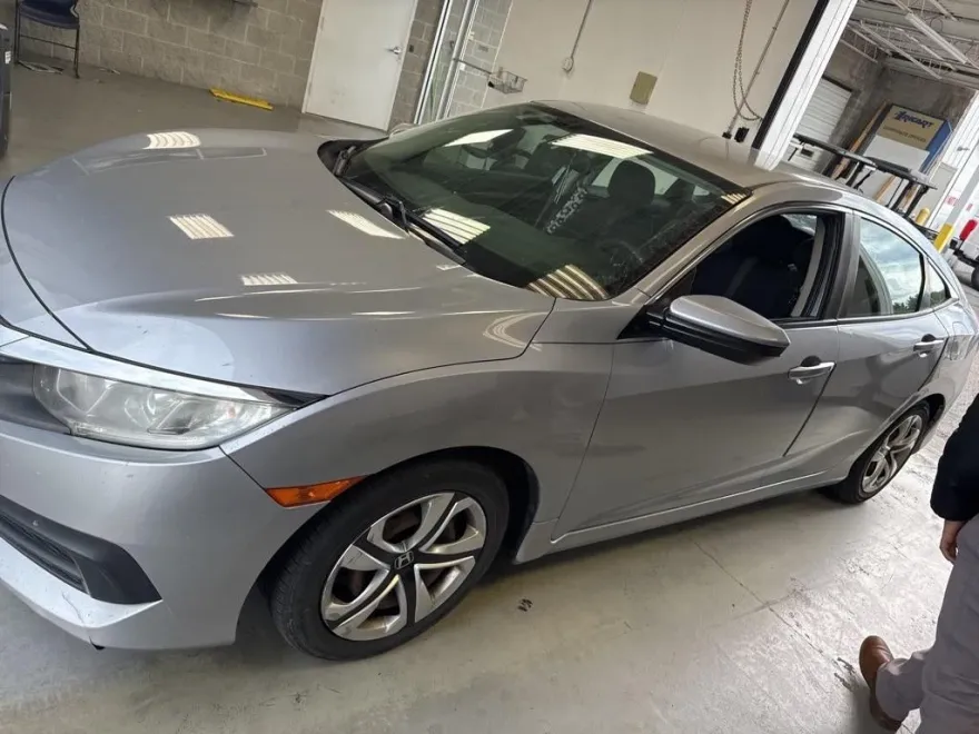 2018 Honda Civic LX photo 1
