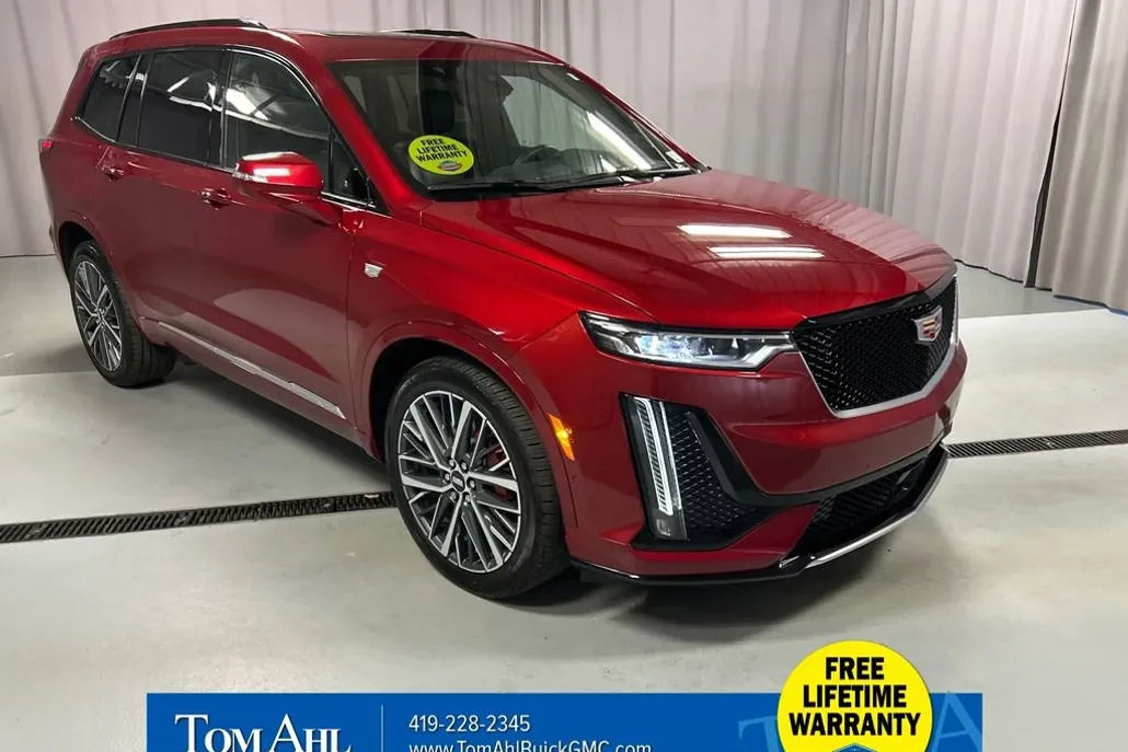 2024 Cadillac XT6 Sport photo 1