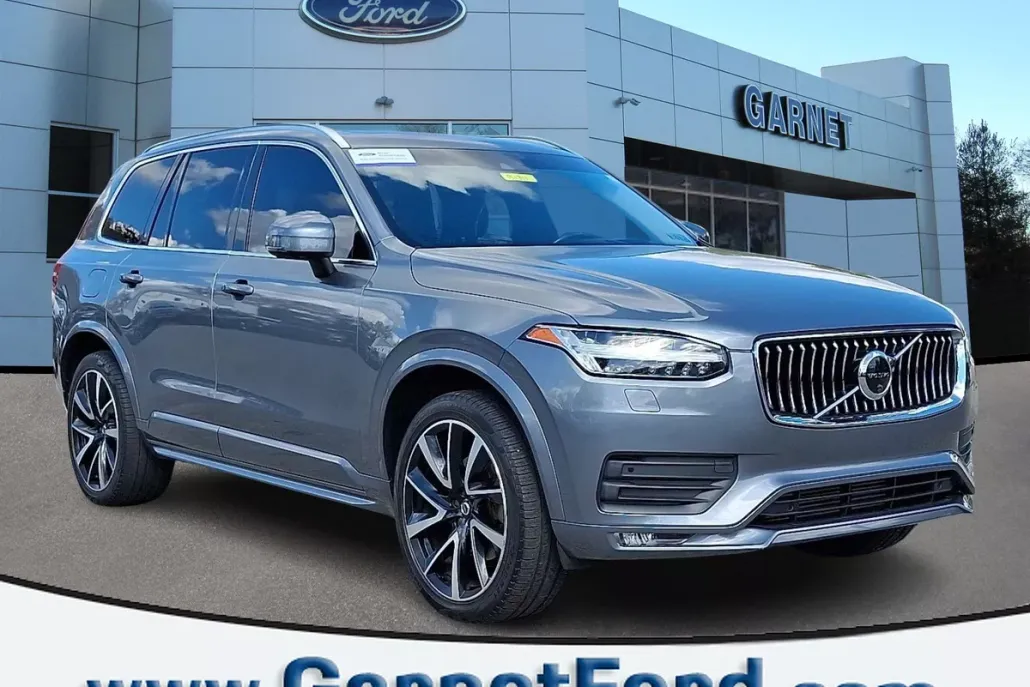 2020 Volvo XC90 T6 Momentum photo 1