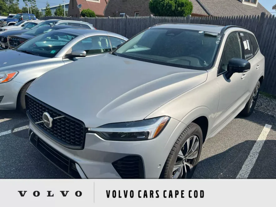 2025 Volvo XC60 B5 Plus photo 1