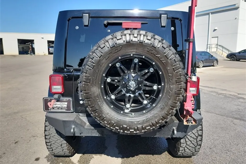 2016 Jeep Wrangler Unlimited Sahara photo 1