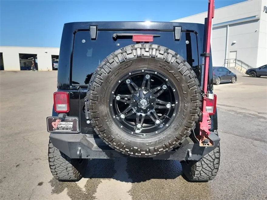 2016 Jeep Wrangler Unlimited Sahara photo 1