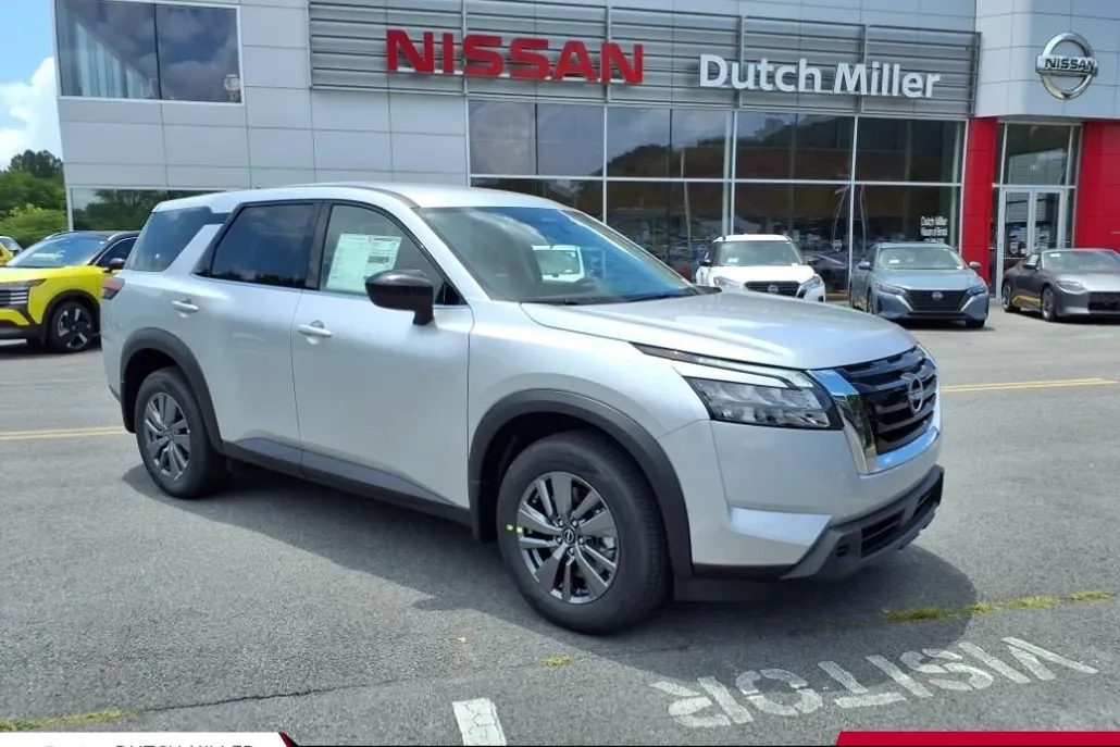 2025 Nissan Pathfinder S photo 1