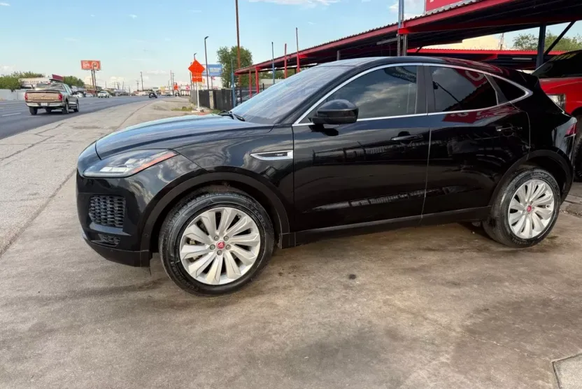 2018 Jaguar E-PACE SE photo 1