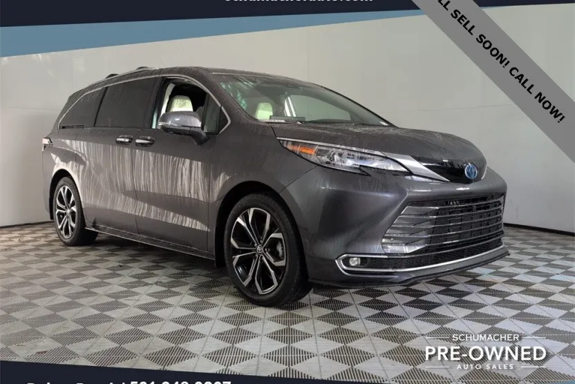 2025 Toyota Sienna Platinum photo 1