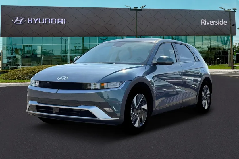 2025 Hyundai Ioniq 5 SE Standard Range photo 1