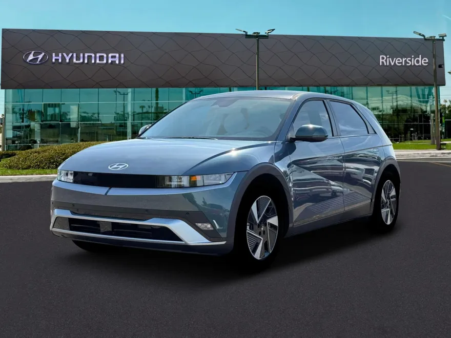 2025 Hyundai Ioniq 5 SE Standard Range photo 1