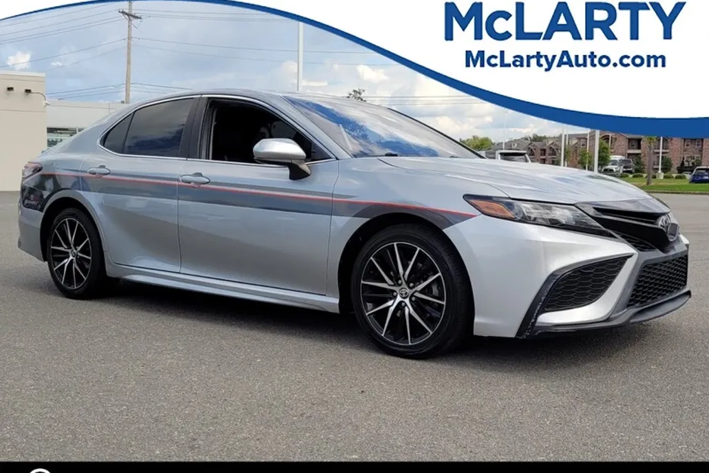 2021 Toyota Camry SE photo 1